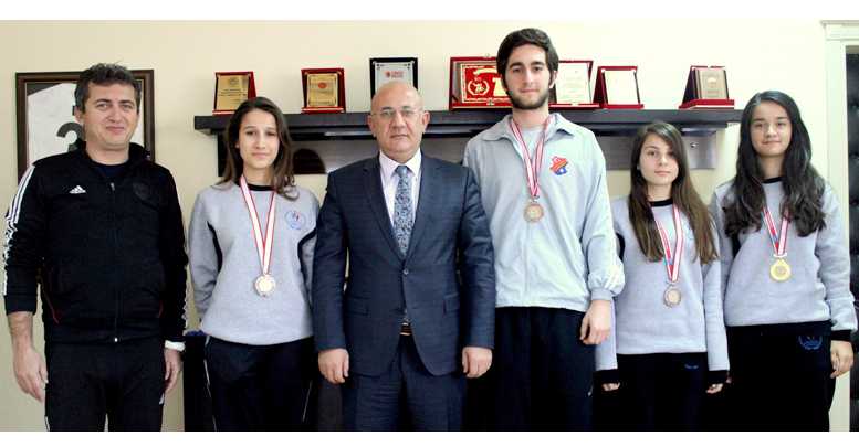 Eskrimin ustaları Müdür ziyaretinde