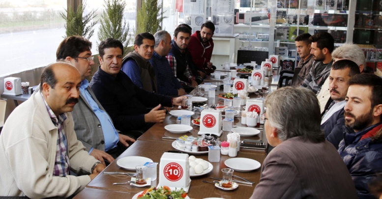 Esnaf anlattı Genç dinledi