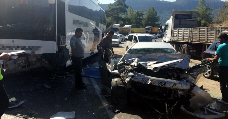 Feci kaza: 3 ölü, 2 yaralı