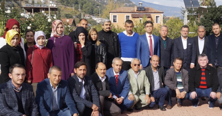 Finike'de yeni yönetim toplandı