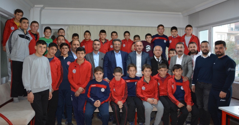 Güreş Eğitim Merkezi’ne ziyaret