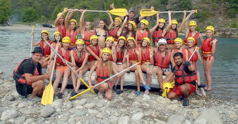 Güzellerin rafting keyfi