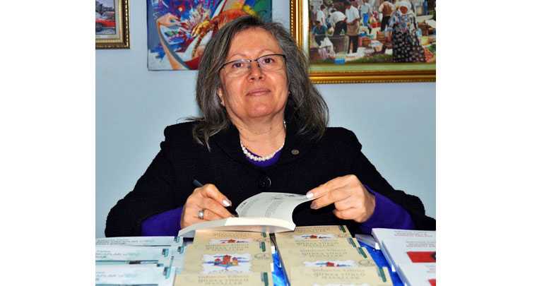 Halk masallarını derledi kitap yaptı
