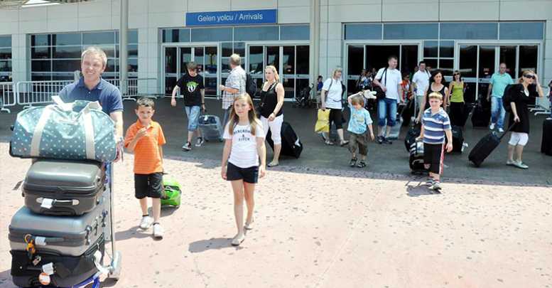Havadan turist yağdı