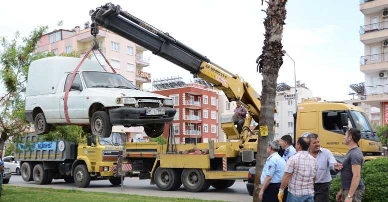Hurda araçlar depoya