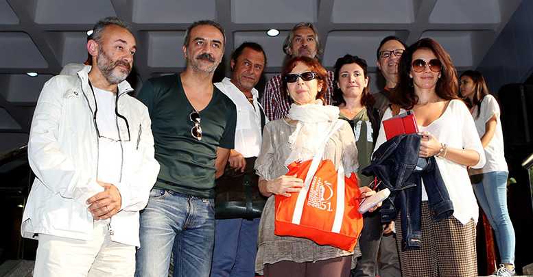 İlk filmde tam kadro