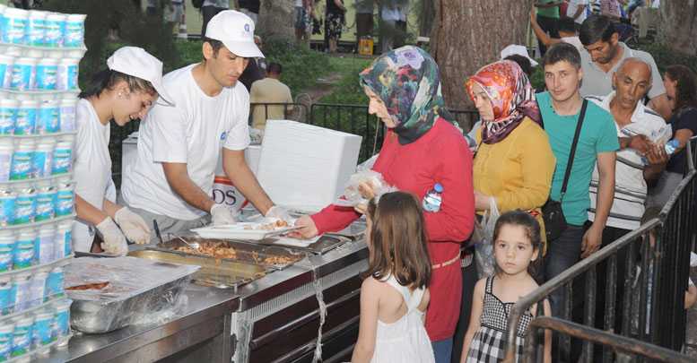 İlk iftara yoğun ilgi