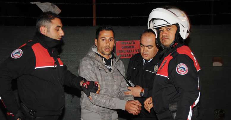 Kalçasından bıçaklayıp kaçtı