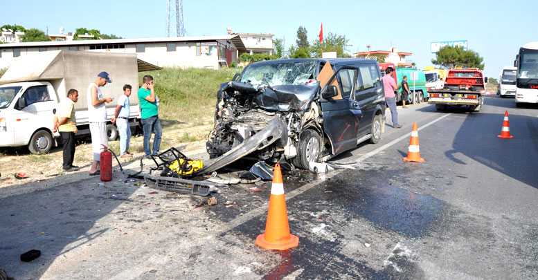 Kamyona arkadan çarptı