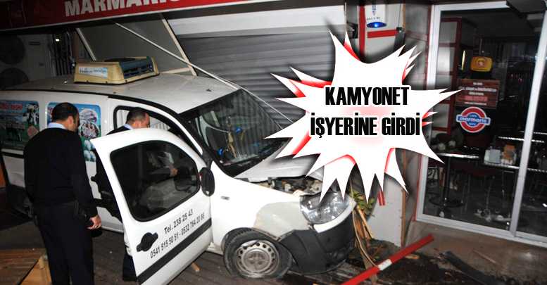 Kamyonet işyerine girdi