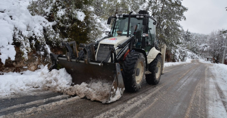 Kapanan yayla yolları açılıyor