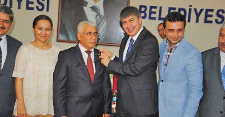 KARATAŞ AK PARTİ’YE GEÇTİ