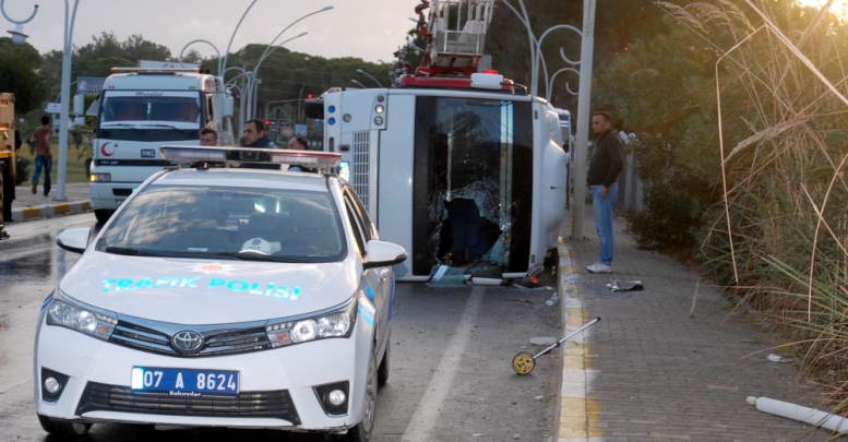 Kayganlaşan yolda kaza