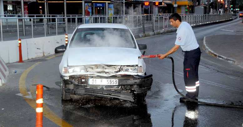 Kaza yaptı bırakıp kaçtı