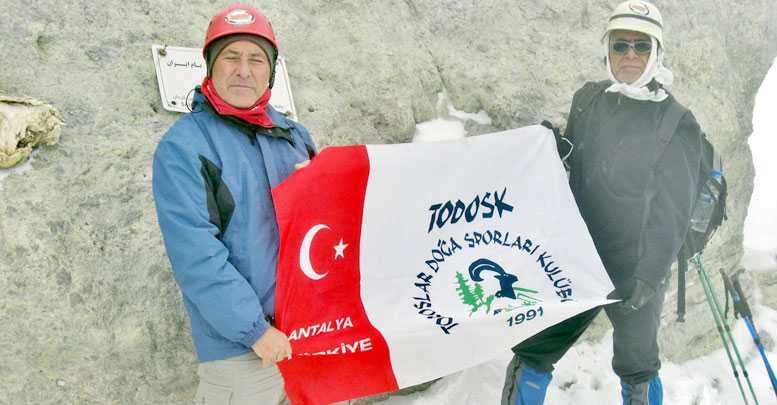 Kazbek zirvesine bayrak dikecekler