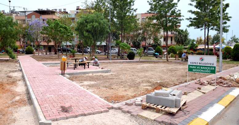 Kepez’de eskiyen parklar yenileniyor
