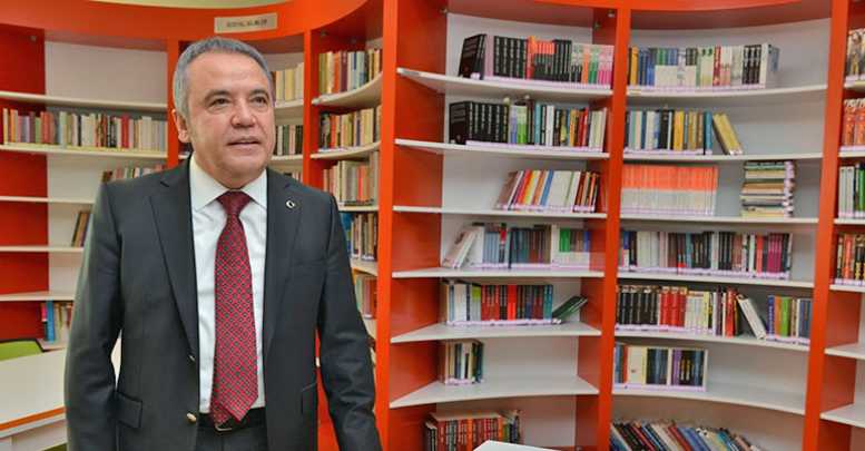 Kitap Fuarı’ndan önce kütüphane