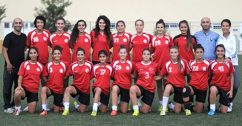Kızlardan maça davet