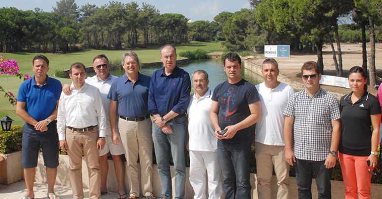 Konuk heyet golf sahasında
