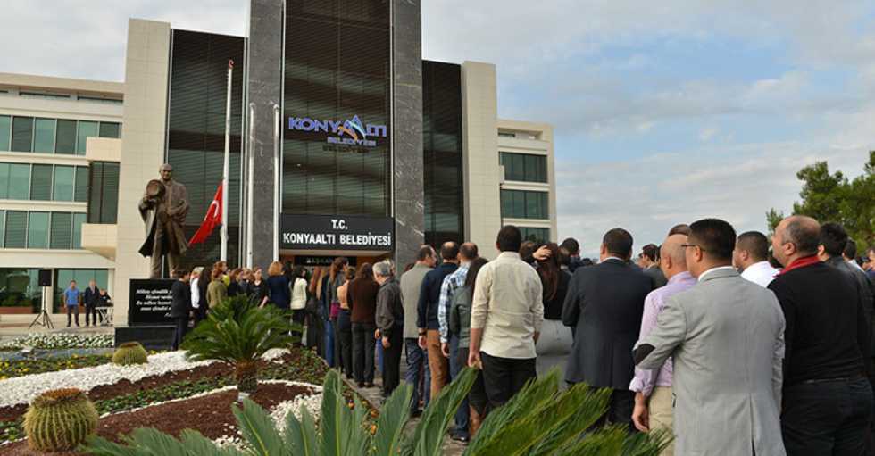 Konyaaltı Belediyesi’nde Atatürk’ü anma töreni
