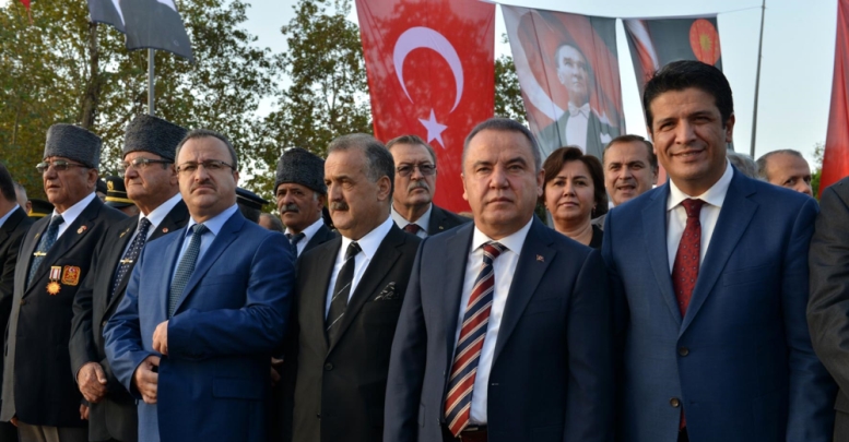 Konyaaltı'nda 10 Kasım coşkusu