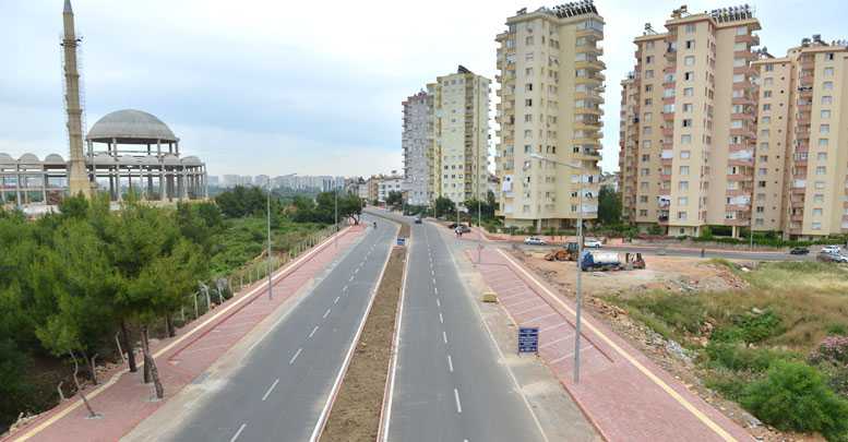 Konyaaltı’nda yeni yollar kaldırımlanıyor