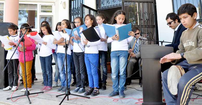 Köy çocukları ‘konser’ verdi