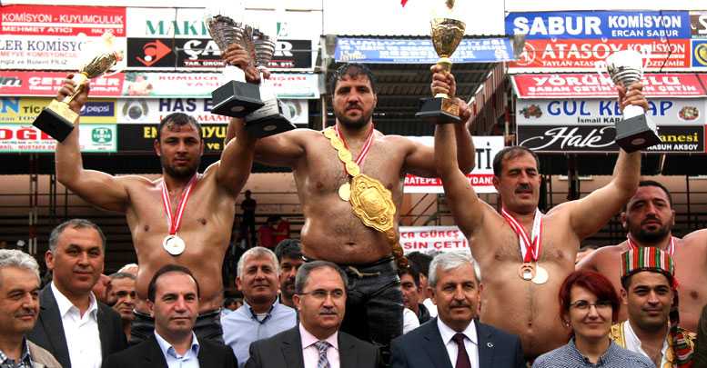 Kumluca’nın başpehlivanı Recep Kara