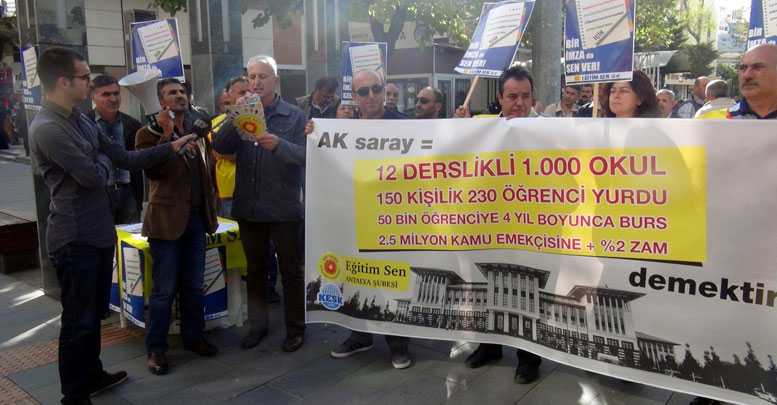 Maaş zammına tepki eylemi