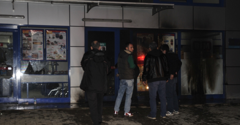 Market zincirine silahlı- molotoflu saldırı