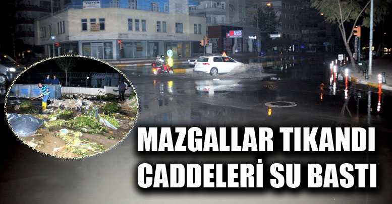 Mazgallar tıkandı caddeleri su bastı