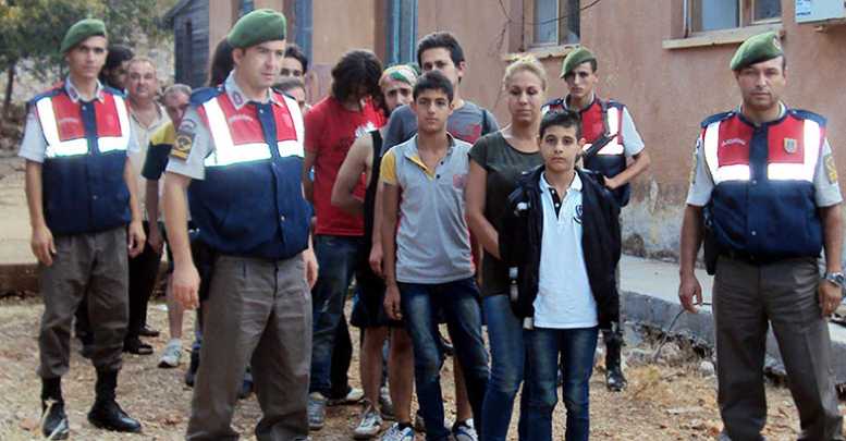 Meis'e geçmek isteyen 13 Suriyeli yakalandı