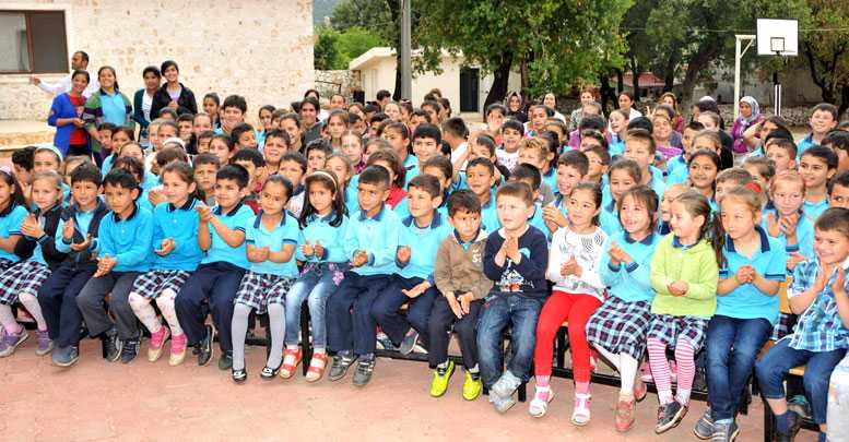 Miniklerin tiyatro coşkusu