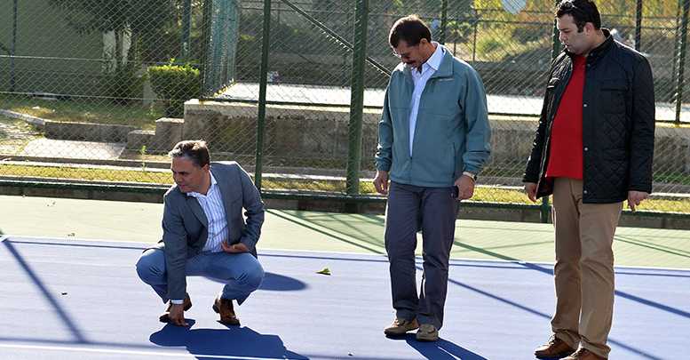 Muratpaşa’da tenis kortları