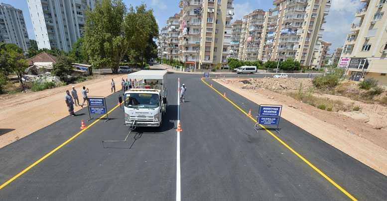 Muratpaşa’da yollar çiziliyor