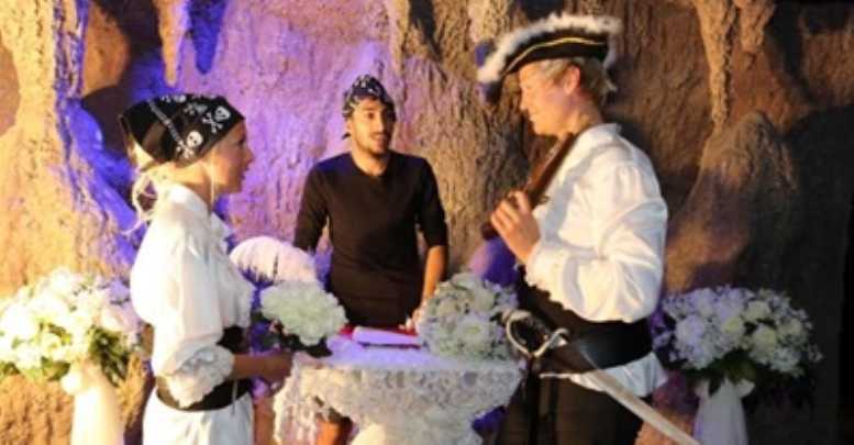 Norveçli Çift Akvaryumda 'Nikah Tazeledi'