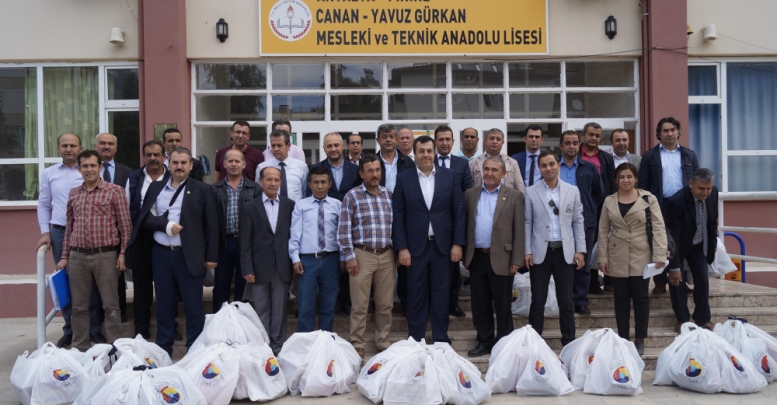 Öğrencilere spor malzemesi yardımı