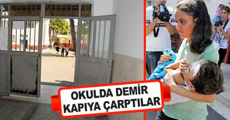 Okulda demir kapıya çarptılar