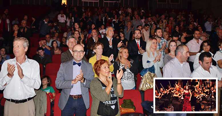 Özel konsere ayakta alkış