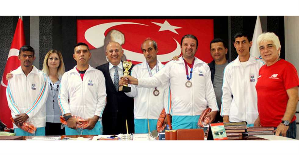 Özel Sporcular kupa kazandı