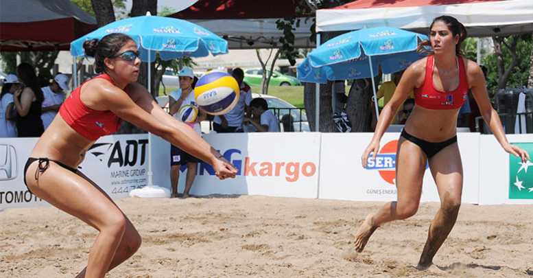 Plajda voleybol şöleni