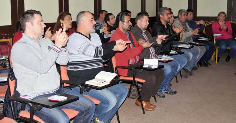POLİS İŞARET DİLİ ÖĞRENİYOR