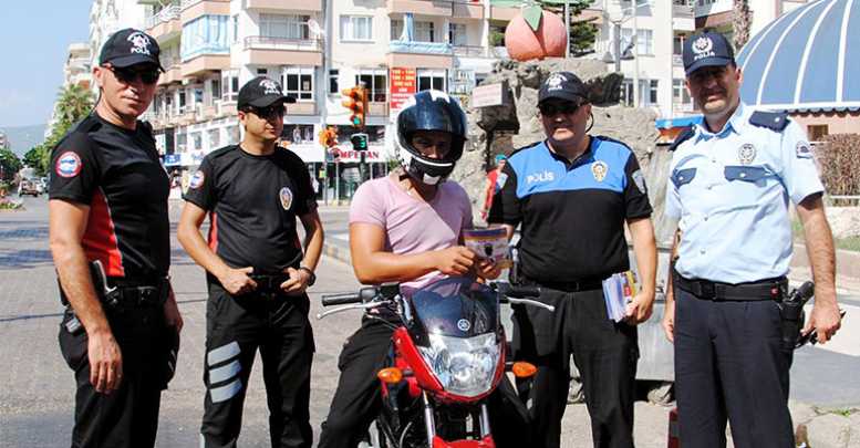 Polisten broşürlü ‘kask’ uyarısı