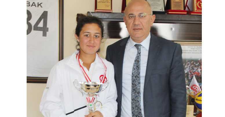Şampiyon raket milli takım yolunda