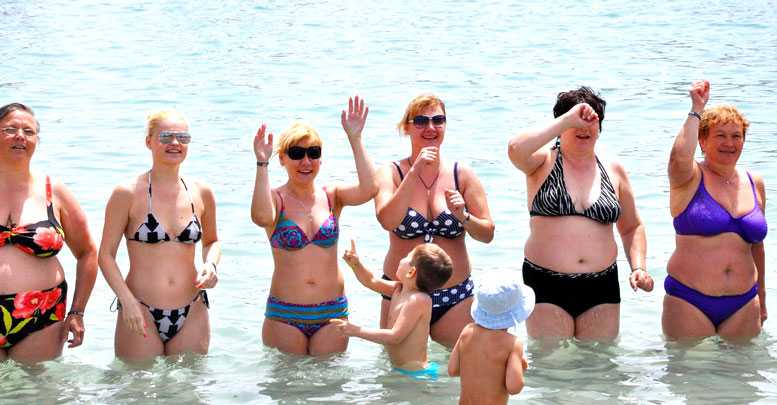 Sıcak bastı plajlar taştı