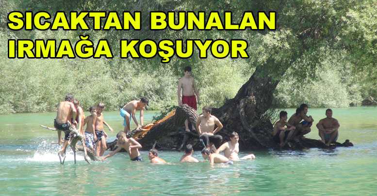 Sıcaktan bunalan ırmağa koşuyor