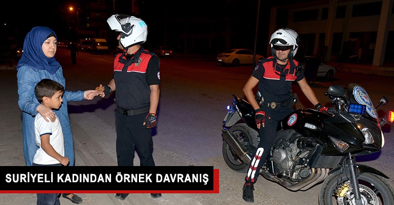 Suriyeli kadından örnek davranış