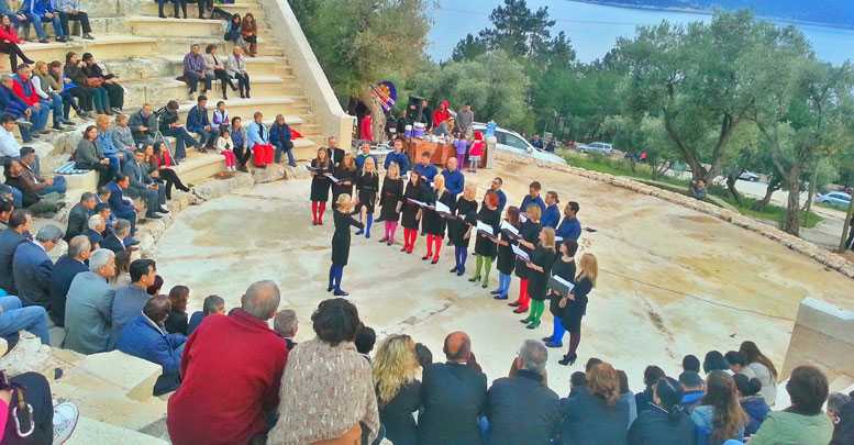 TALİN KAŞ’TA KONSER VERDİ