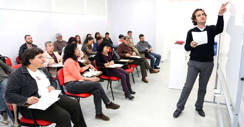 Tarih araştırmacıları Osmanlıca öğreniyor
