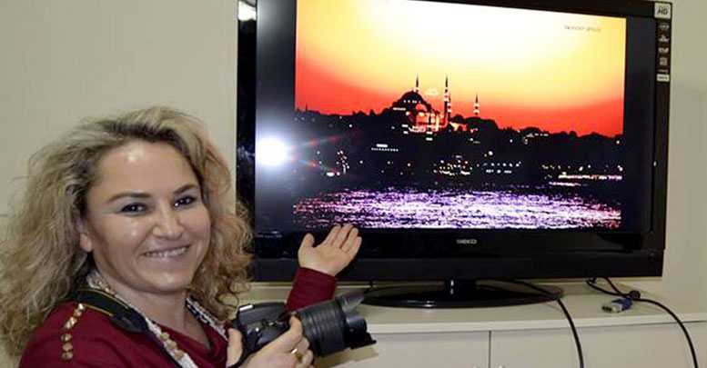 Tarihi camileri fotoğraflıyor